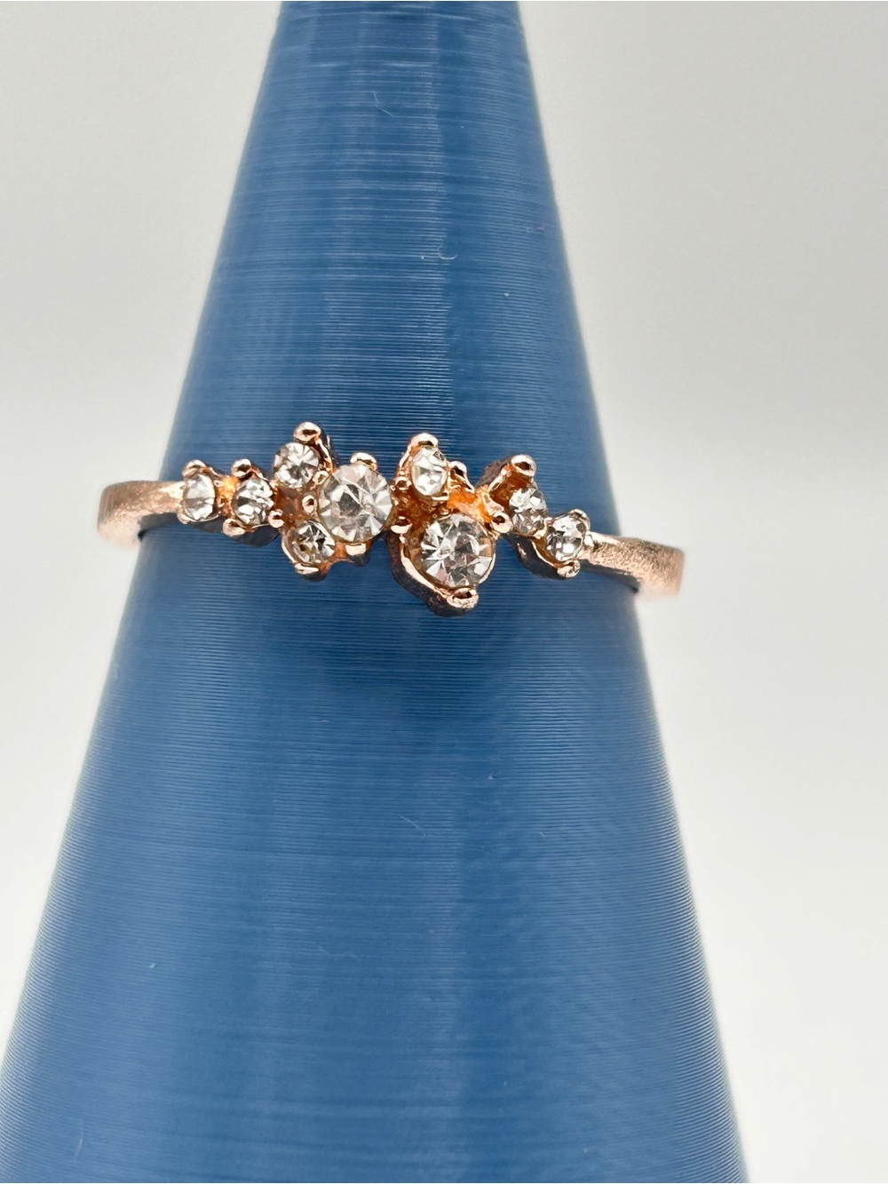 White crystal ring sz 7.75 simple dainty gold tone